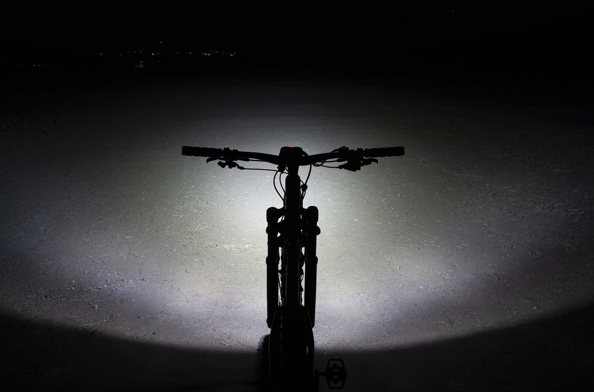 niterider pro 4200 enduro remote powerful beam pattern medium mtb front bike light (4670769299515)